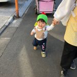 季節と成長を感じる散歩(0歳児クラス)