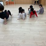 にじいろ保育園平井 リズムあそび第5回 (すくわくプログラム)