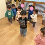 そよかぜ組　リトミックの様子②