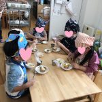 12月11日　『ケーキをトッピングしよう！』