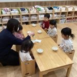 ふたば組1月ブログ 「食育でおにぎりを握りました✨」