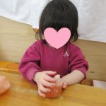 1月20日　『そよかぜ組食育：たまねぎの皮むき』