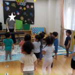 「８月　リトミック教室　ふたば・うみ組」