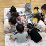 「幼児クラス合同でこいのぼり製作」