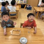 うみ・そら組 たいよう組のお友だちへ向けてのプレゼント作り