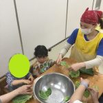 にじいろ保育園大崎 食育『きゃべつちぎり』
