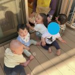 だいち組テラスでシャボン玉遊び