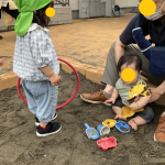 園庭に小さなお友だちが遊びに来ました!!