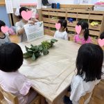 そら組食育活動【枝豆のさや取り】