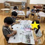 「季節の葉っぱを使って色水をつくろう」