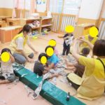 新聞紙遊び (１歳児)