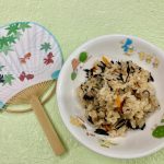 今日のおやつは・・・「炊き込みご飯」です。
