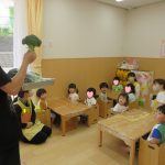 ふたば食育「ブロッコリーに触れる」5月20日実施