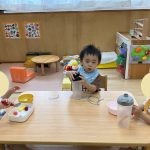 そよかぜ組　机上遊びの様子