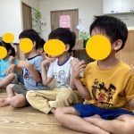 にじいろ保育園三鷹牟礼 とうきょうすくわくプログラム【音育③】タンバリンで楽しみました♪