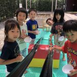 「夏ならではの遊び、流しそうめんあそびをしました！」