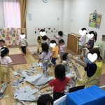 そよかぜ組☆新聞紙遊び