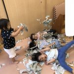 カラーセロファンで遊んだよ！