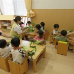 ふたば食育（トウモロコシの皮むき）7月14日実施