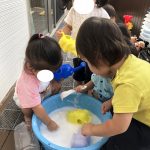 泡遊びをしたよ!(1歳児)