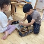 木の楽器で音遊び！（たいようすくわく）